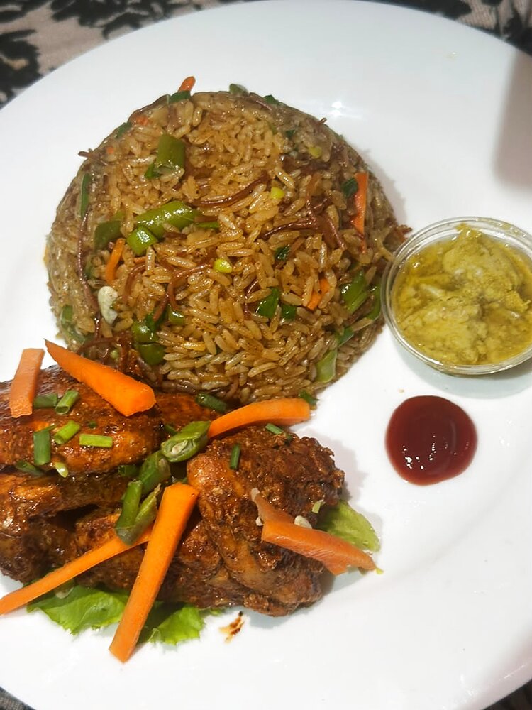DSB Dark Rice plate with grilled chicken, fried rice, peppers and shito sauce
